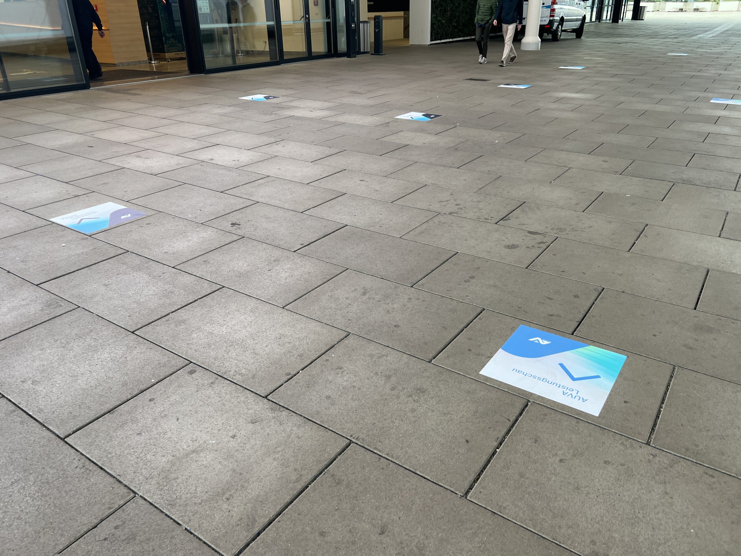 OU_005 Floorsticker Outdoor