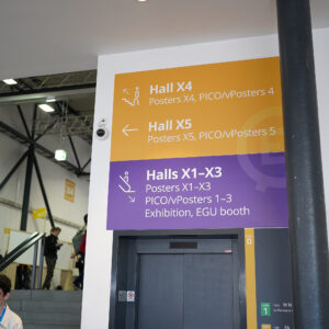 EX_013 Foyer X4 to Hall X4 elevator