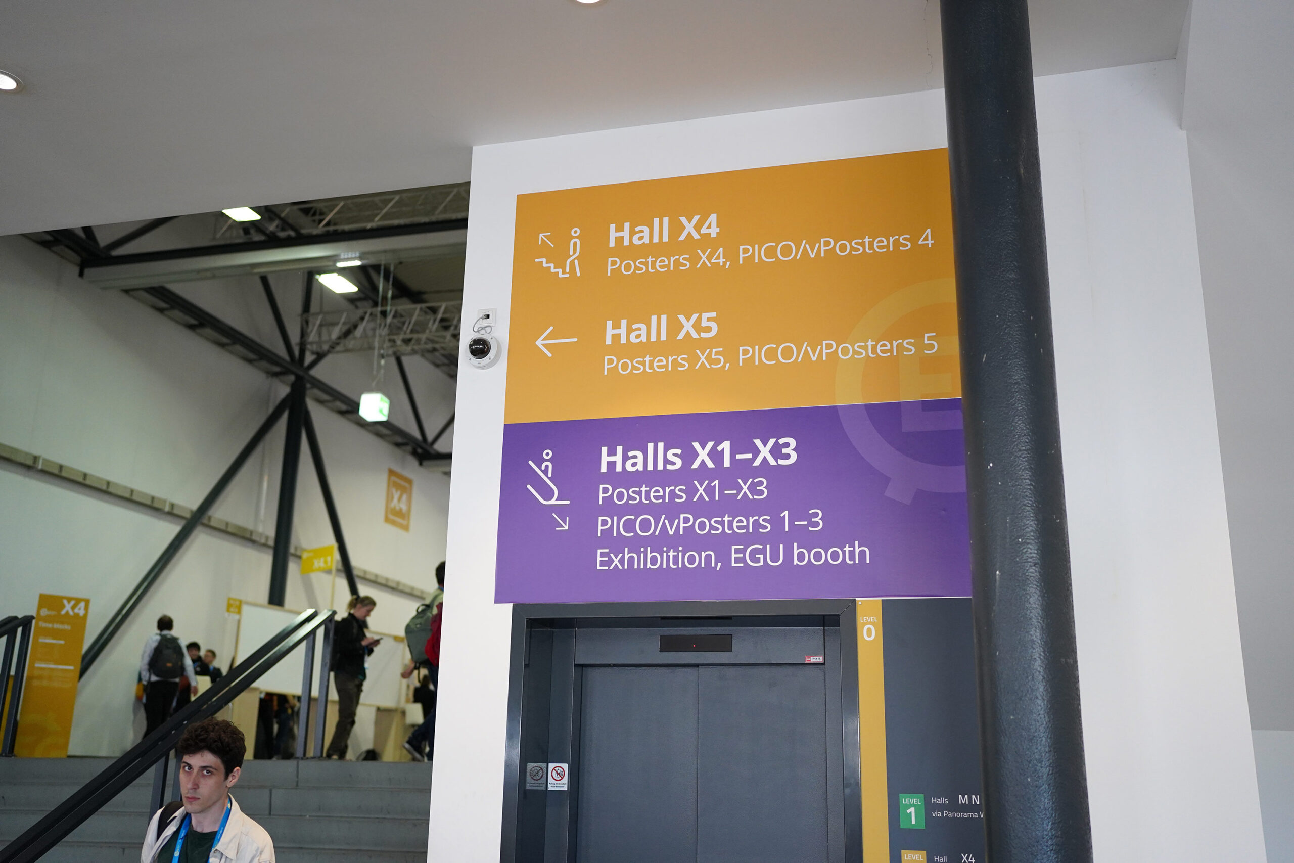 EX_013 Foyer X4 to Hall X4 elevator