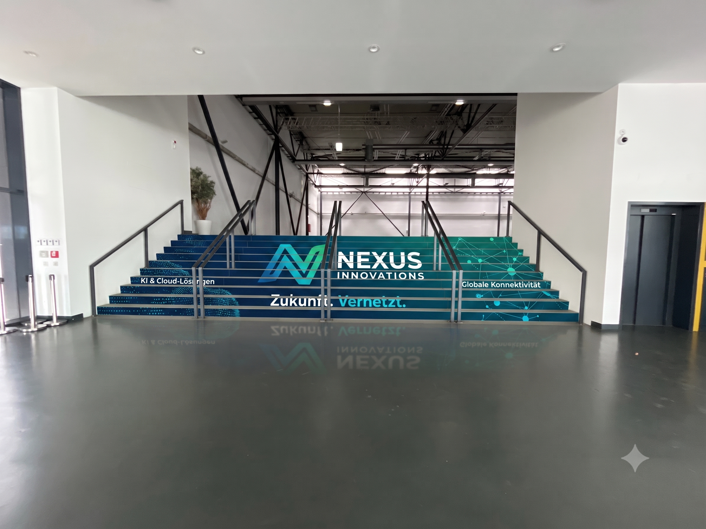 EX_009 Stairs Foyer X4 to Hall X4